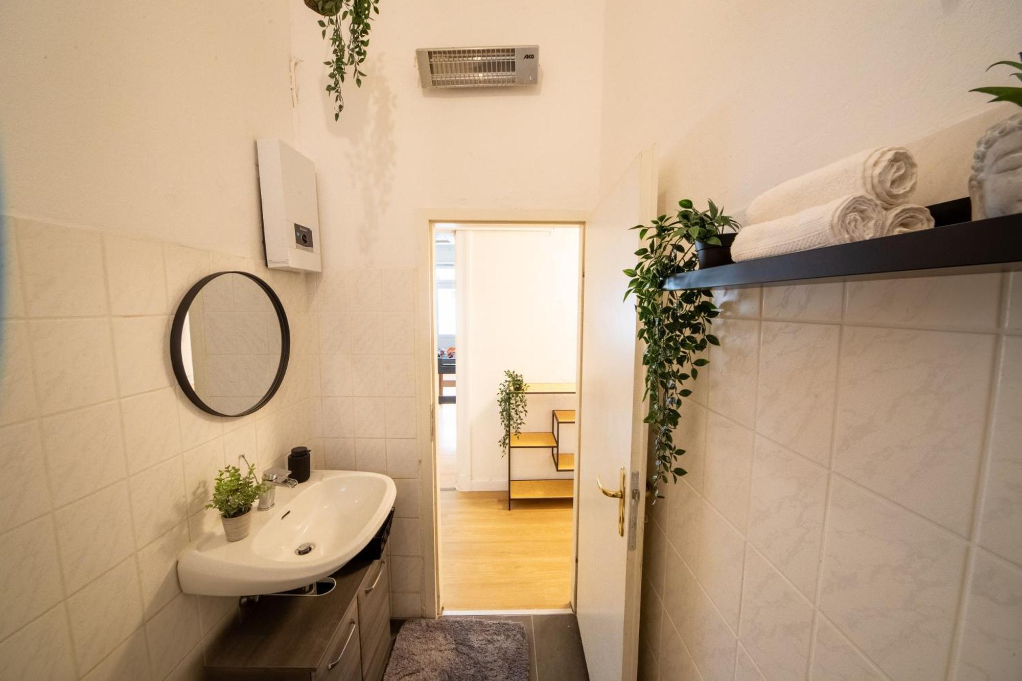 Massagesessel, King-Sized Bed, Billardtisch, 2 Couches Apartment Берлин Екстериор снимка