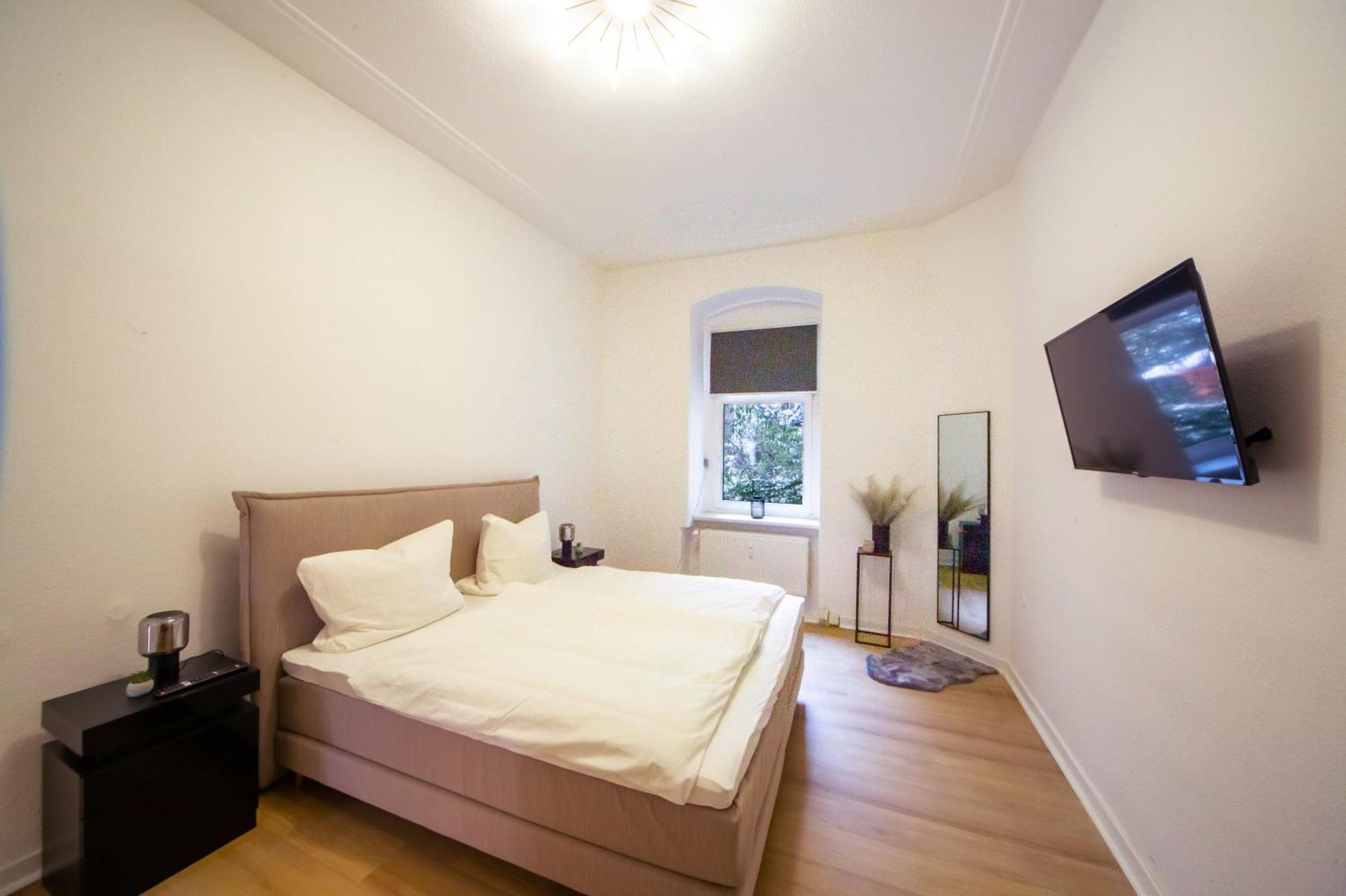 Massagesessel, King-Sized Bed, Billardtisch, 2 Couches Apartment Берлин Екстериор снимка