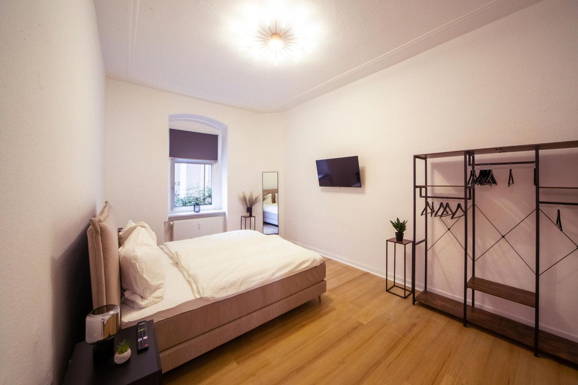 Massagesessel, King-Sized Bed, Billardtisch, 2 Couches Apartment Берлин Екстериор снимка