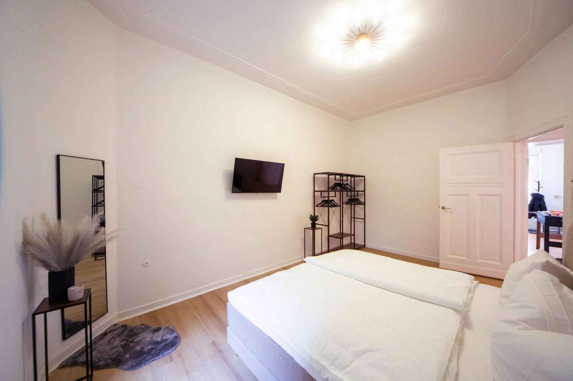 Massagesessel, King-Sized Bed, Billardtisch, 2 Couches Apartment Берлин Екстериор снимка