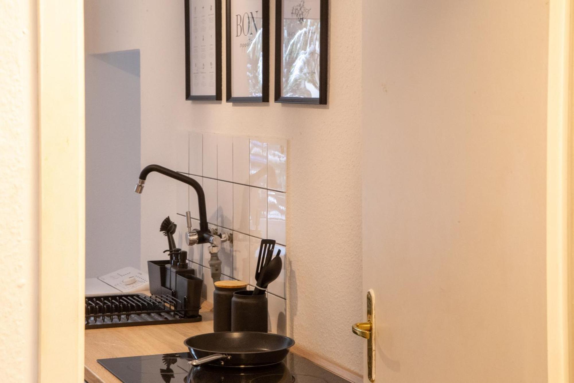 Massagesessel, King-Sized Bed, Billardtisch, 2 Couches Apartment Берлин Екстериор снимка