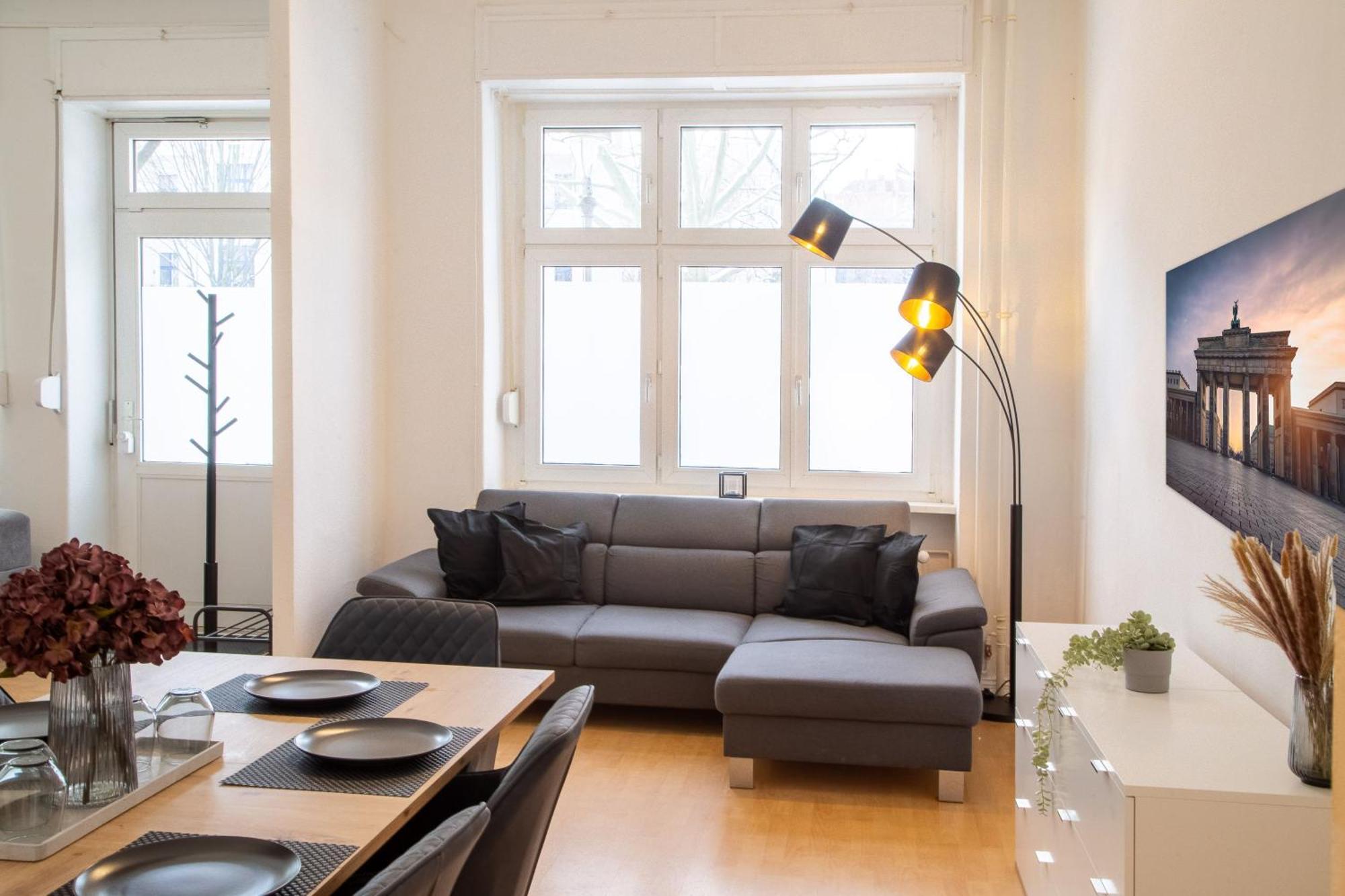 Massagesessel, King-Sized Bed, Billardtisch, 2 Couches Apartment Берлин Екстериор снимка