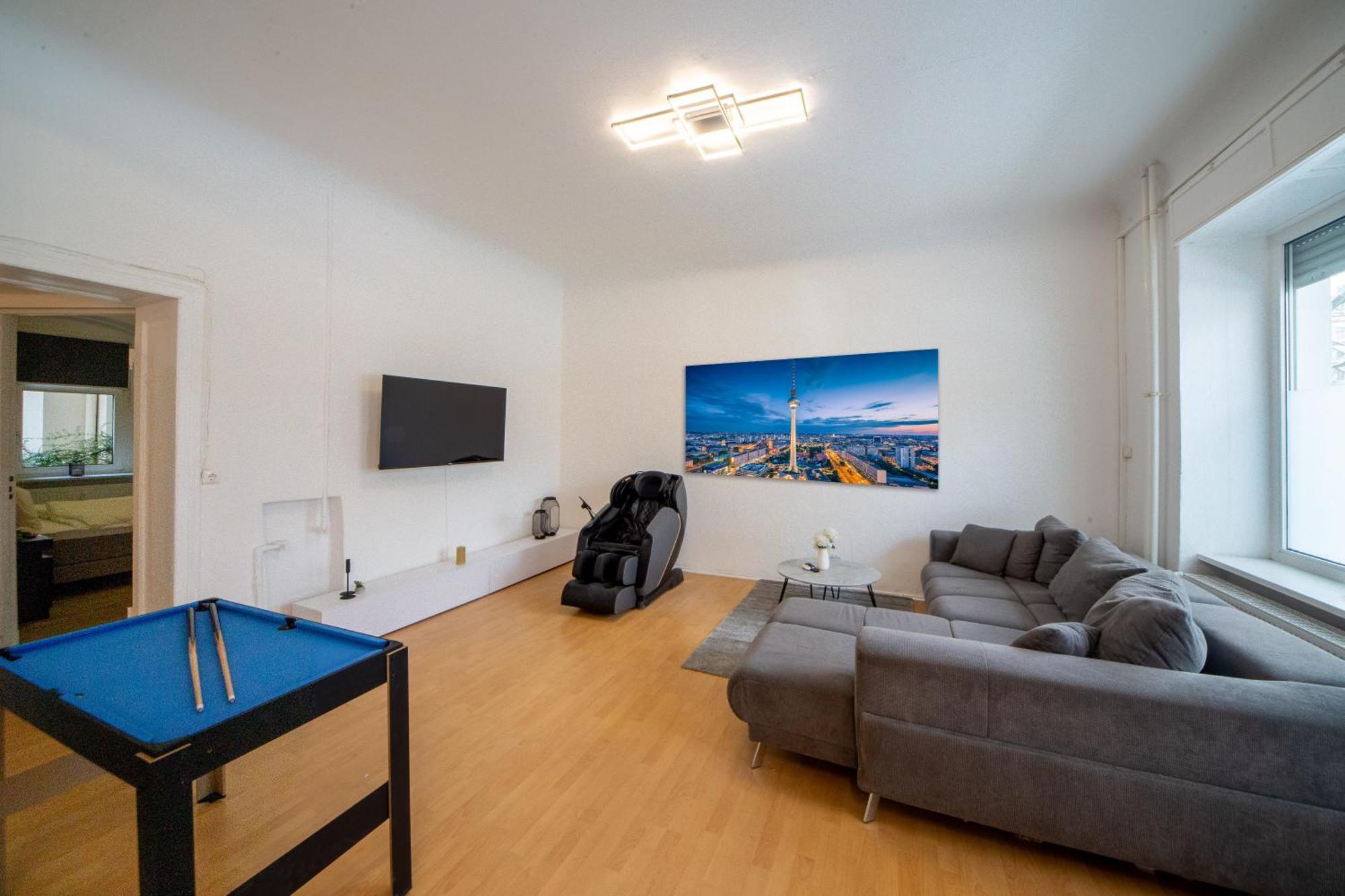 Massagesessel, King-Sized Bed, Billardtisch, 2 Couches Apartment Берлин Екстериор снимка